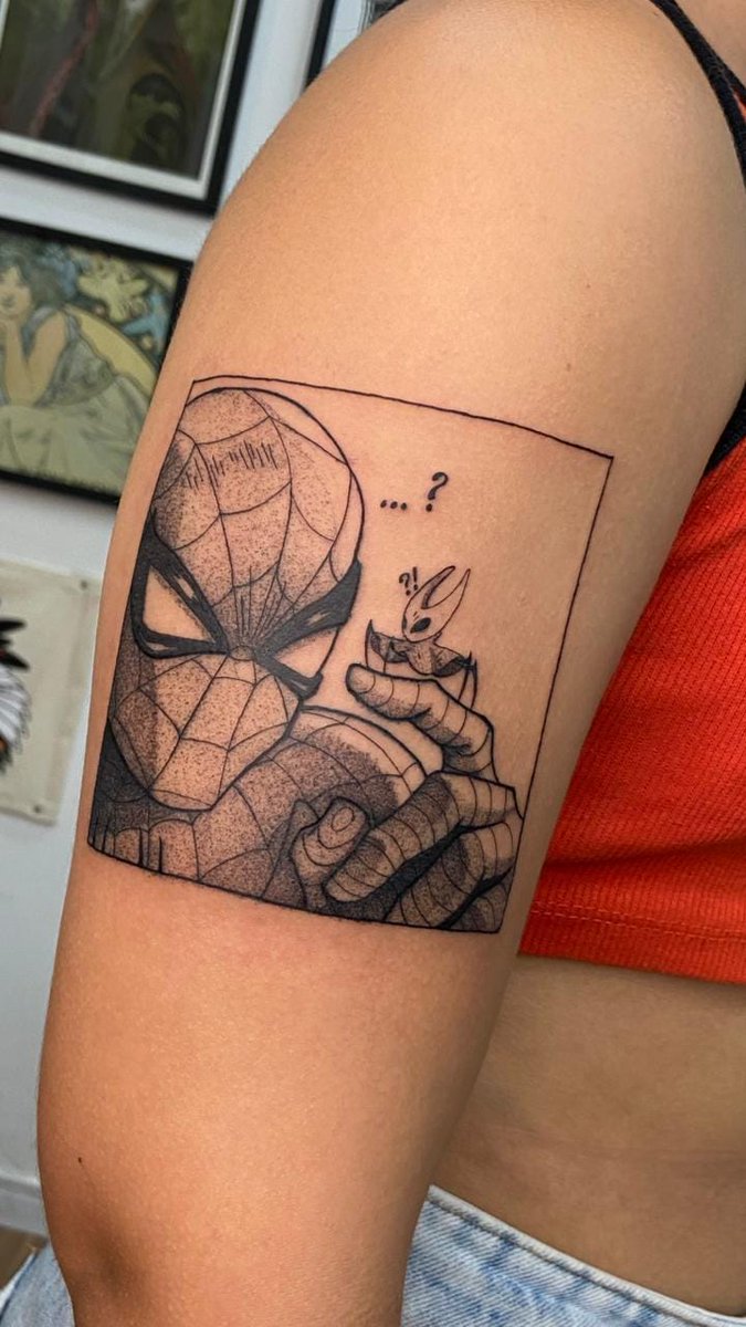 pizza990's tweet image. GUYS LOOK AT THIS!!!! SOMEONE GOT MY DRAWING TATTOOED AND I’M HONESTLY SPEECHLESS.
THIS. THIS IS EXACTLY WHY I LOVE DRAWING. JUST WOW.
Huge thanks to vieiram03 from Instagram for turning my drawing into this beautiful tattoo. This made my whole week!!!😭❤️