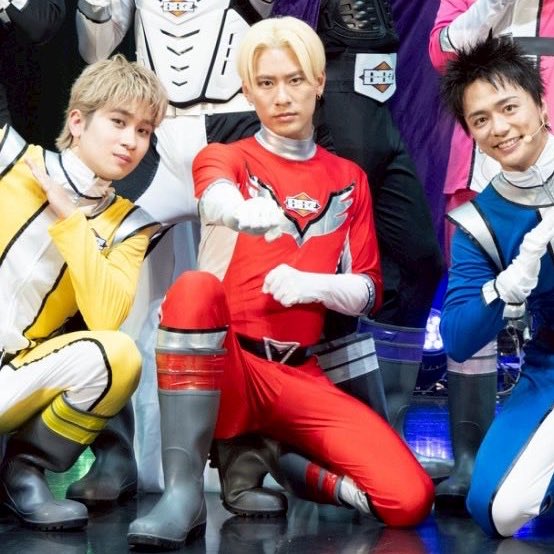 バリレンジャー、かっこいいよね？
この佇まい、強そうだよね？
中目黒守ってくれそうだよね？

特に真ん中のレッド…かっこいいよね？
さらさらのブロンドヘアに鋭い眼光…強そうだよね？
みんなを守ってくれそうだよね？

ク ソ ガ キ な ん だ ぜ … 。

#バリレンジャー 
#深堀未来