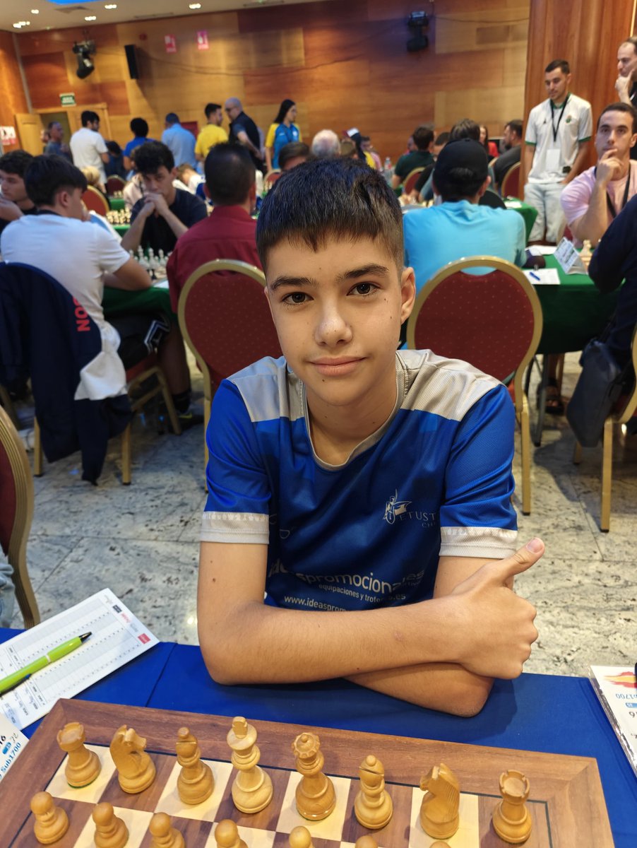VetustaChess's tweet photo. CTO DE ASTURIAS INDIVIDUAL 
33 jugadores del @VetustaChess participan en 4 categorías.
1ª @iyanastur7 en el grupo de cabeza con 2/2
2ª Mateo Fdez 1/2
3ª Alejandro Vega y Chema Acebal 1.5/2
4ª Luis Mulet, Elisa López y Dominic Venclovaitis lideran con 2/2
https://t.co/4giAgkDD0X https://t.co/jZEXTfVhWQ