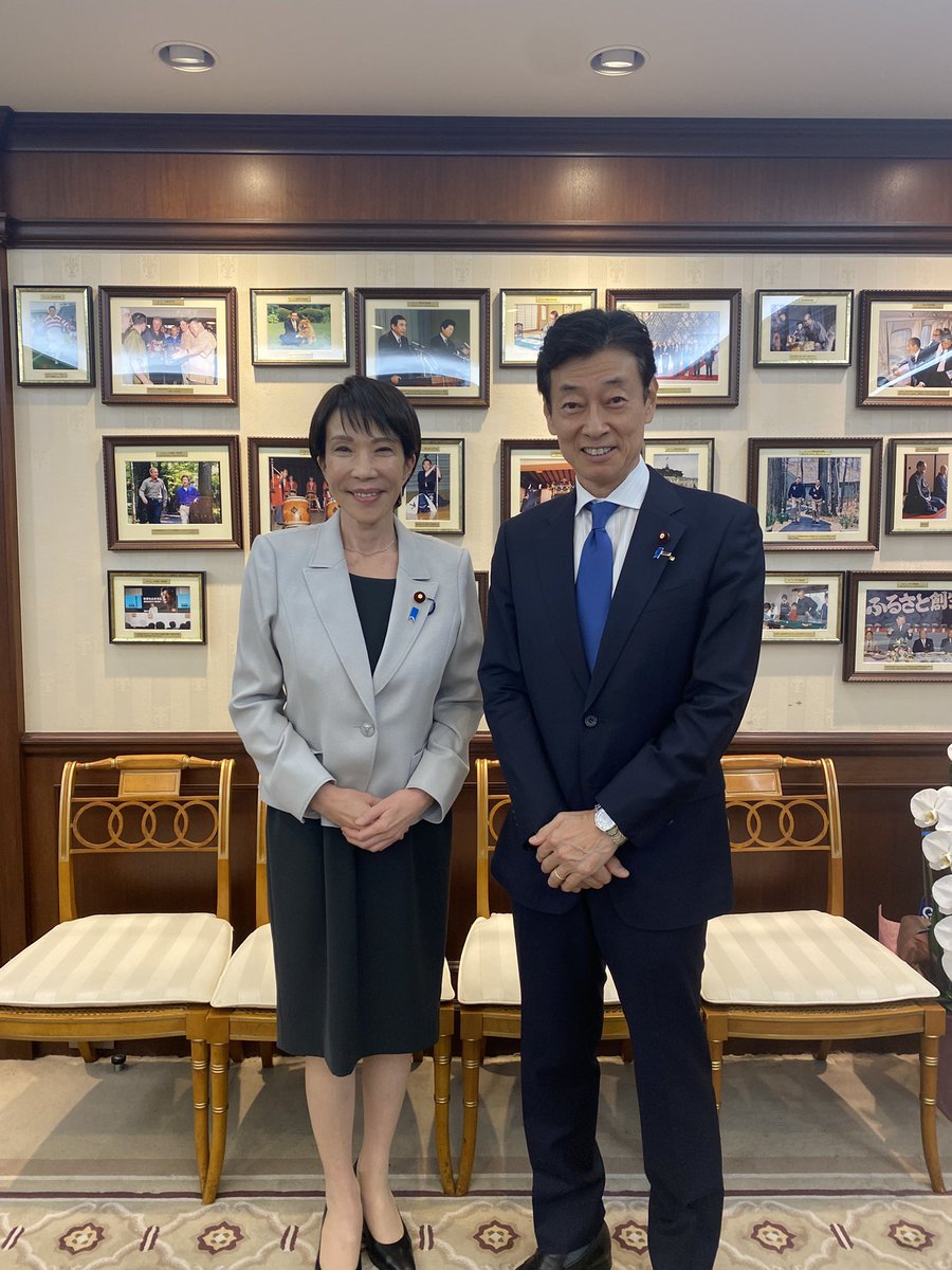 高市総裁と面談しました。他党と政策協議を進めるお忙しい中でしたが、総裁の「責任ある積極財政」政策について、IMFや世界的に著名な経済学者が日本の経済・財政政策を評価していることなど、意見交換しました。
経済・財政政策で、高市総裁をしっかりとお支えしていきたいと思います。