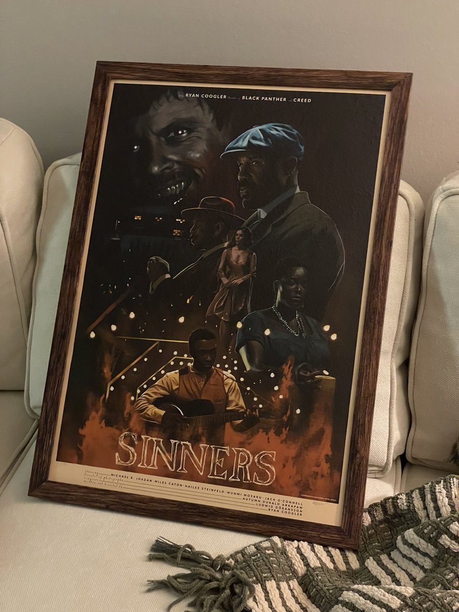 _DaanishSyed's tweet image. Just got this gorgeous print from one of my favorite artists @Liza_Shumska. 
It’s dark and moody with incredible detail, capturing the rich and gothic tone of the movie perfectly (and I love the way it looks this natural wooden frame). One of my favorite pieces in my collection.