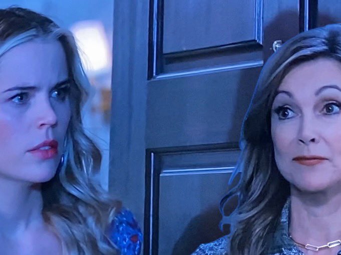 Phyllis43053322's tweet photo. #ThrowbackThursday
Someone's knockin' at the door
Somebody's ringin' the bell
Do me a favour open the door and let'em in.
#HelloMother #RnHLove
The day #GH happily knocked my socks off! 🥳
#RnHBabyGirl #SashaScorpioSurprise 🎉 https://t.co/T6slWfo9mW
