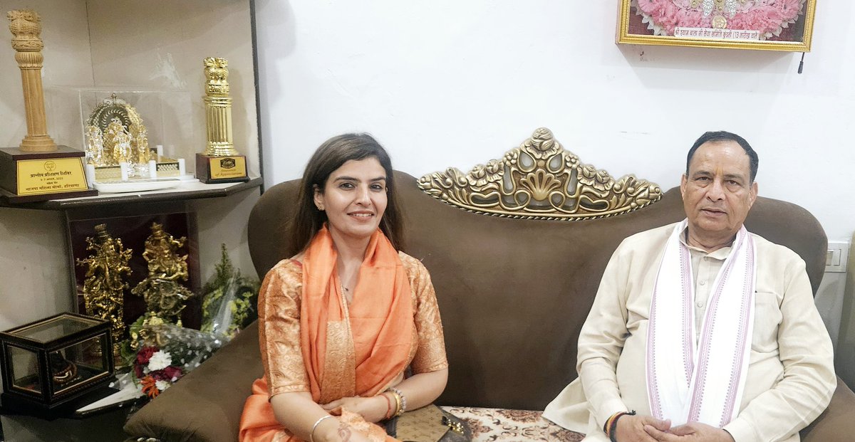 NehaShalini2's tweet image. Today meeting with bjp haryana president shri @MohanLal_Badoli ji for dipawali wishes &amp;amp;discussion on beti bachao campaign.#betibachaobetipadhao #spokesperson @BJP4Haryana