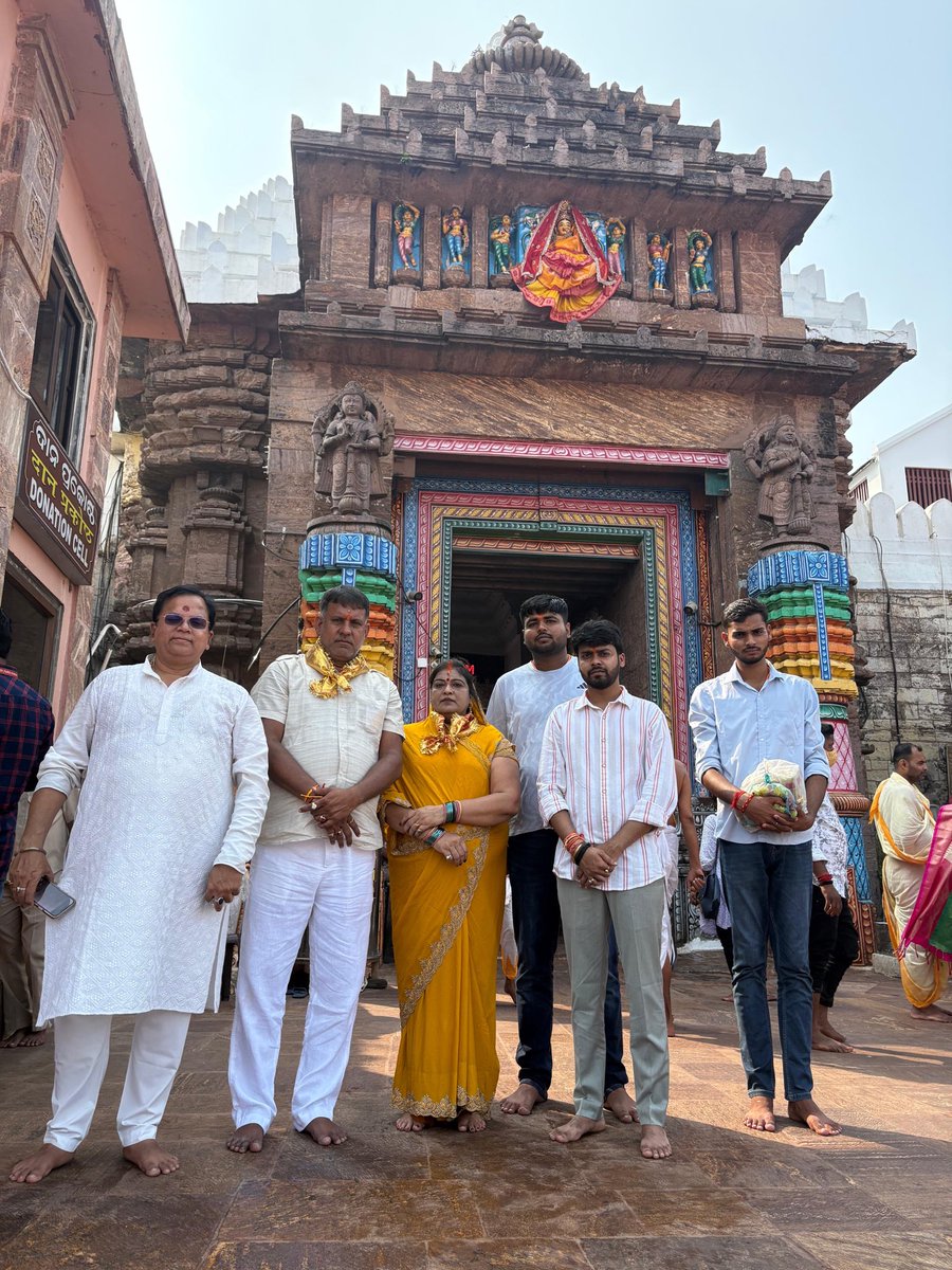 _Randhir_singh's tweet image. जय महाप्रभु जगन्नाथ !! 

आज चारों धामों में से एक, जगन्नाथ पुरी धाम में महाप्रभु श्री जगन्नाथ जी का दर्शन कर आशीर्वाद प्राप्त किया साथ ही भोग प्रसाद ग्रहण किया !!