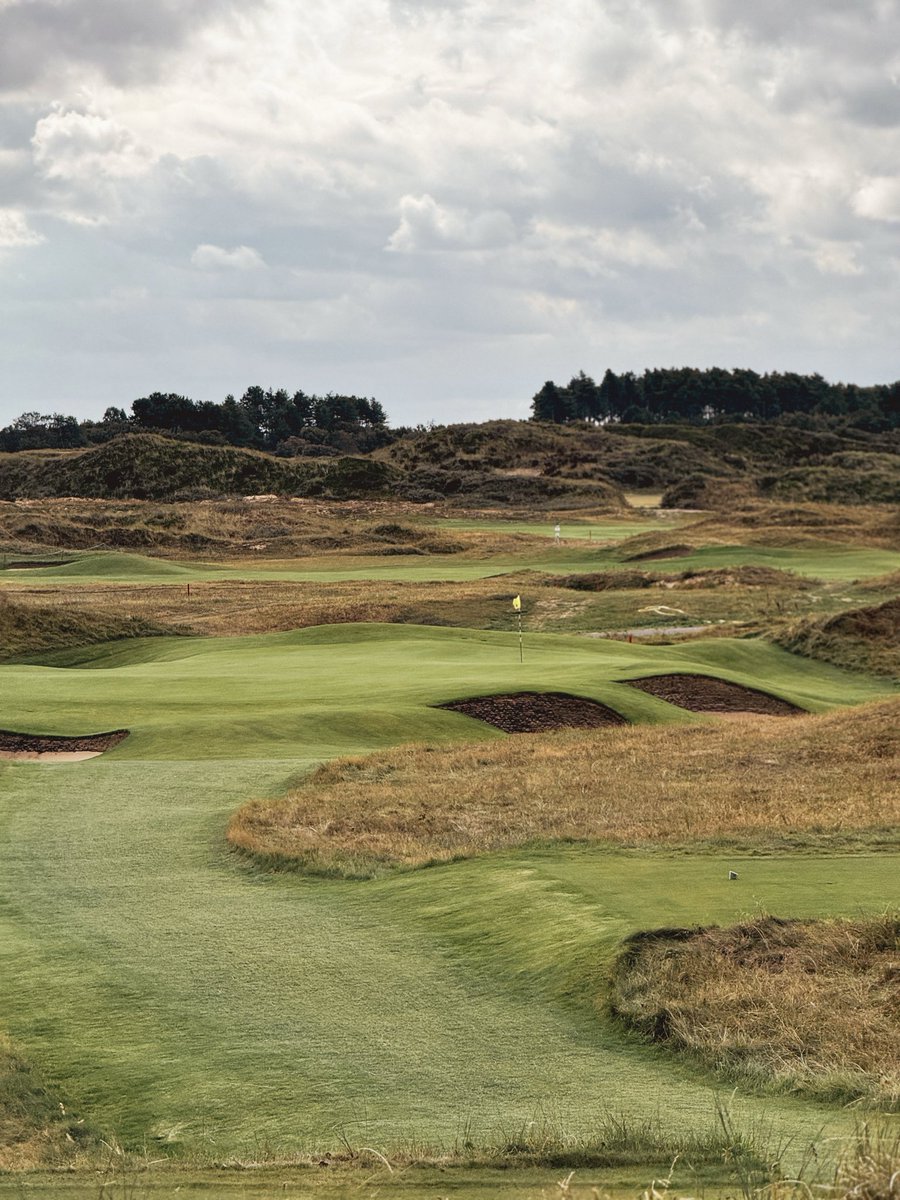LordSides's tweet photo. Royal Birkdale 🏴󠁧󠁢󠁥󠁮󠁧󠁿
George Lowe  (1889)
Hawtree &amp; Taylor (1931)

Birkdale is brilliant - a network of holes inside a network of dunes. Flanked on both sides by the mounds, between them like corridors, each one feels like an amphitheater. The Open Championship returns here in July. https://t.co/m4xNumGRkY