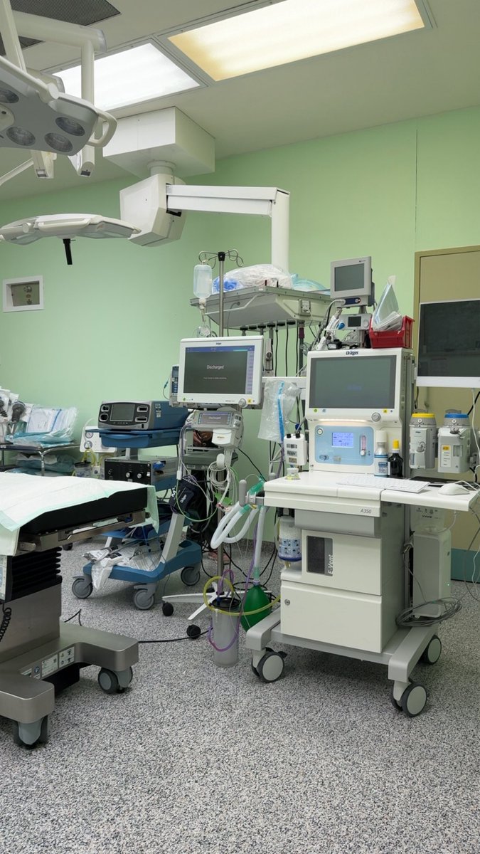 wawia__'s tweet image. Two weeks in, still the coolest doctors around, happy #Anesthesia_World_Day 🤍💤