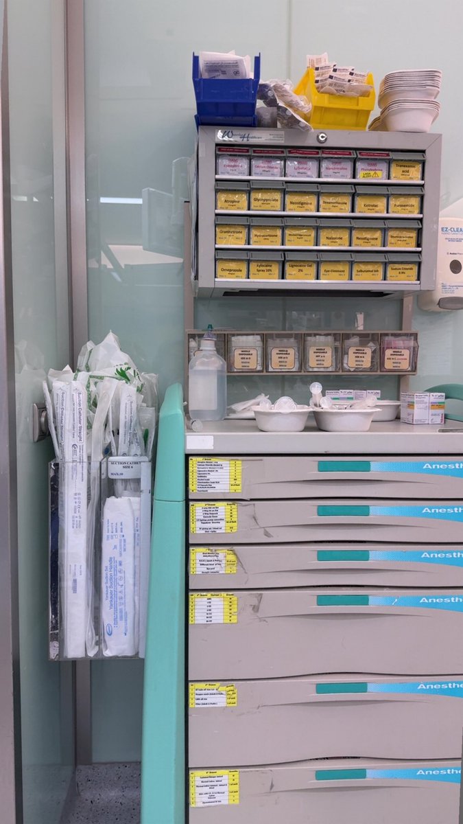 wawia__'s tweet image. Two weeks in, still the coolest doctors around, happy #Anesthesia_World_Day 🤍💤