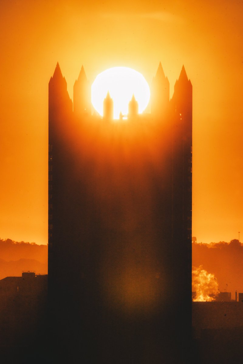 DaveDiCello's tweet image. For a short time twice a year the sun rises directly behind #Pittsburgh and PPG Place from the West End Overlook, and this morning I went there to capture it. It&apos;s like the yinzer version of Barad-dûr, except, ya know, without all of the evil and bad stuff.