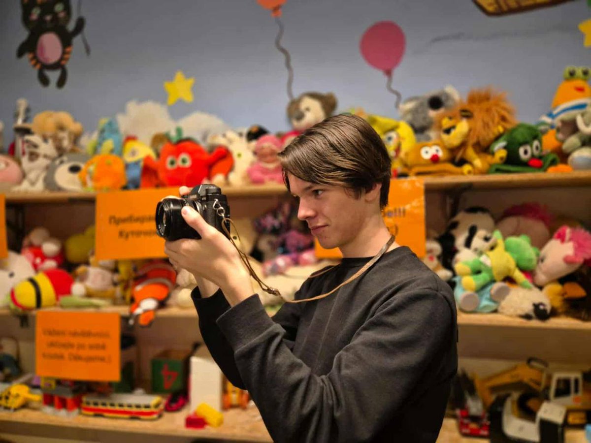 V úterý 14.10. jsme měli úžasný druhý workshop s Milanem! Nemůžeme se dočkat, až vám v roce 2025 ukážeme výstavu fotografií – opravdu jsme zvědaví, co všechno se na snímcích objeví 
Máme ještě pár volných míst a workshopy se budou konat téměř každý týden