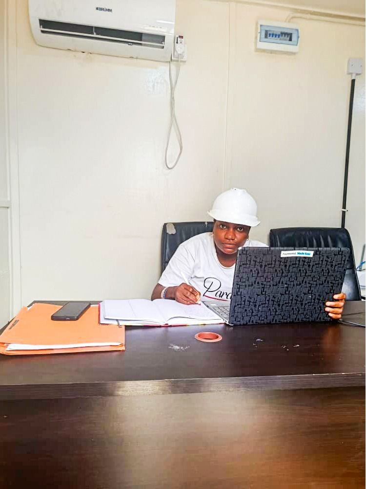 miracle_egbedi's tweet image. Hey 👋 

A thread 

🎓 I just graduated with a degree in Electronics &amp;amp; Electrical Engineering!
To level up, I’m currently studying Electrical Control &amp;amp; Instrumentation to build real-world control skills. ⚙️ 
👇👇

#Electricalandelectronicengineering
