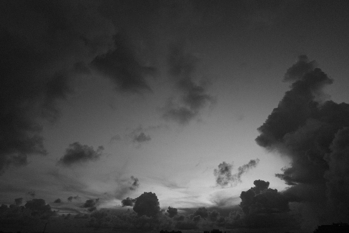 beatboxmachine's tweet image. Clouds swirling, city humming—Chennai vibes right before Deepavali.  
Rain on the way, festival energy in the air.  
#EveningMagic #Chennai #Deepavali #chennai #ChennaiRains