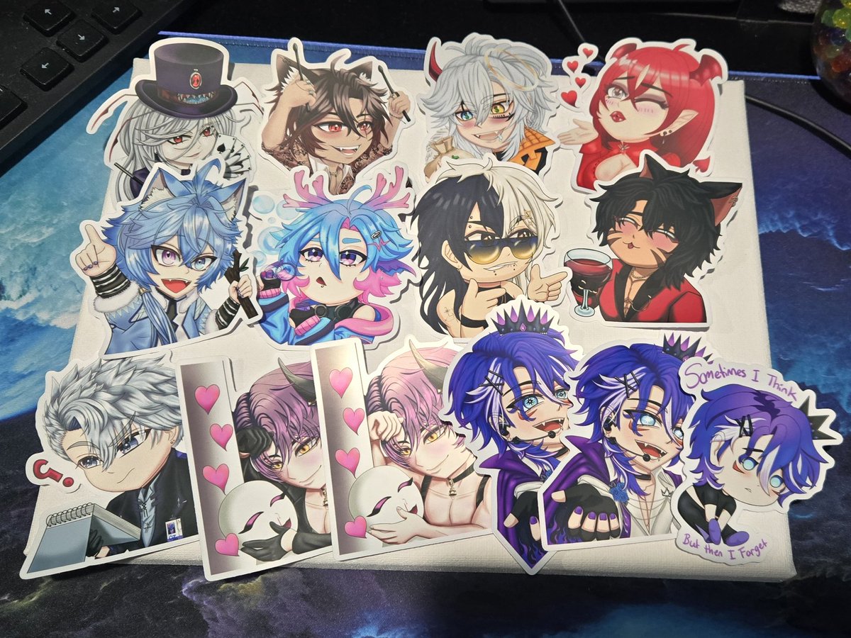 THIRD TIMES THE CHARM TWITCH CON HERE I COME. 
I will be handing out stickers of our Oshis, they are limited so if u see me and want one don't be afraid to ask 🥰.