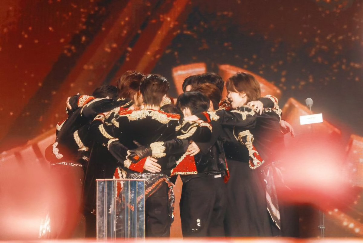 #2025MAMAVOTE #SEVENTEEN

RT도 투표로 인정됩니다 !!