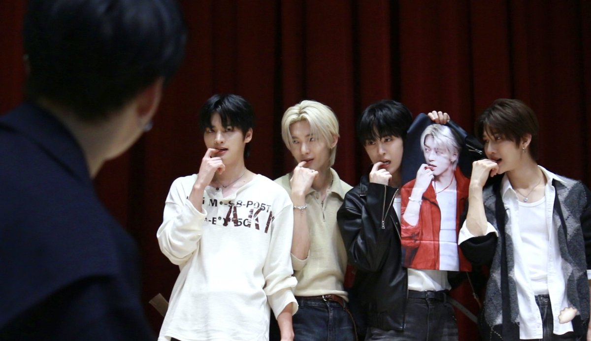 nowwwoo's tweet photo. 아진짜웃기게그만 https://t.co/sYbLreZoP6