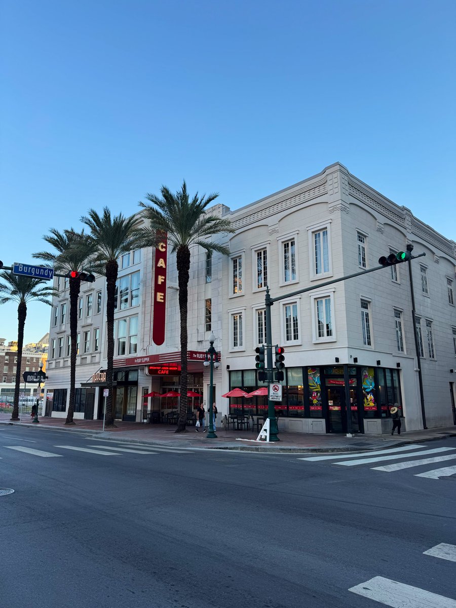 MilePosts's tweet image. Lucky to have to travel to a city I LOVE 👠🍳 #NOLA