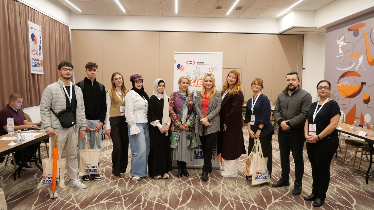 UN_BiH's tweet image. 🎙️ Day 2 of the @UNPeacebuilding&apos;s #Y4IET conference in Sarajevo brought youth &amp;amp; experts together to discuss AI in journalism, disinformation, &amp;amp; gender-sensitive storytelling — shaping media that builds trust, equality &amp;amp; peace.

@UNESCOVenice @UNWomenBiH @UNWomenAlbania #PBF