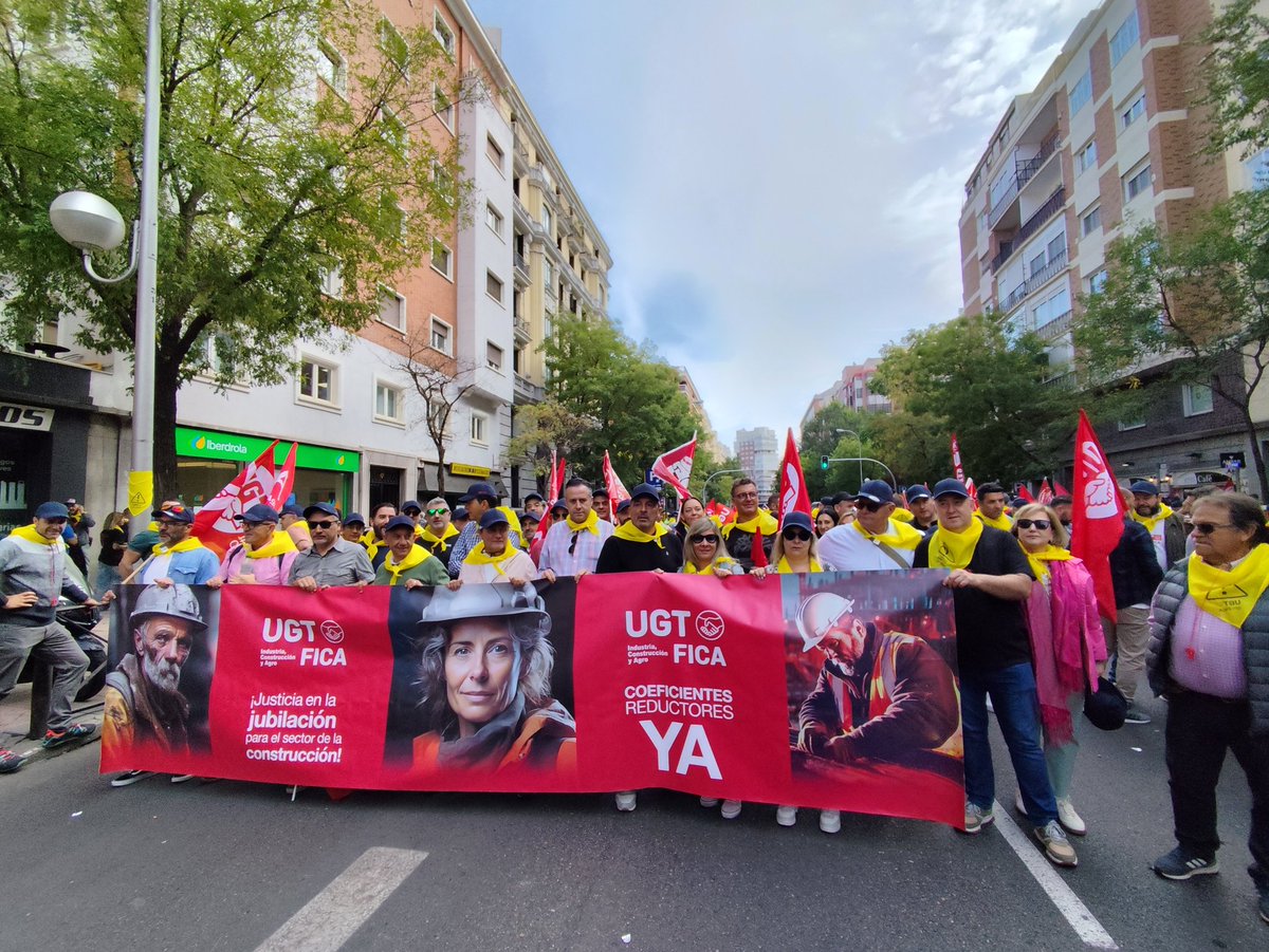 🪧 ¡Hoy nos hemos movilizamos frente a la CEOE porque la Siniestralidad Laboral se puede evitar si la patronal quiere!!!
🔥✊🏻💪🏻Porque morir trabajando no es parte del 📝 contrato. Queremos Salud, y no un Ataúd ⚰️
#SiniestralidadResponsablidadEmpresarial