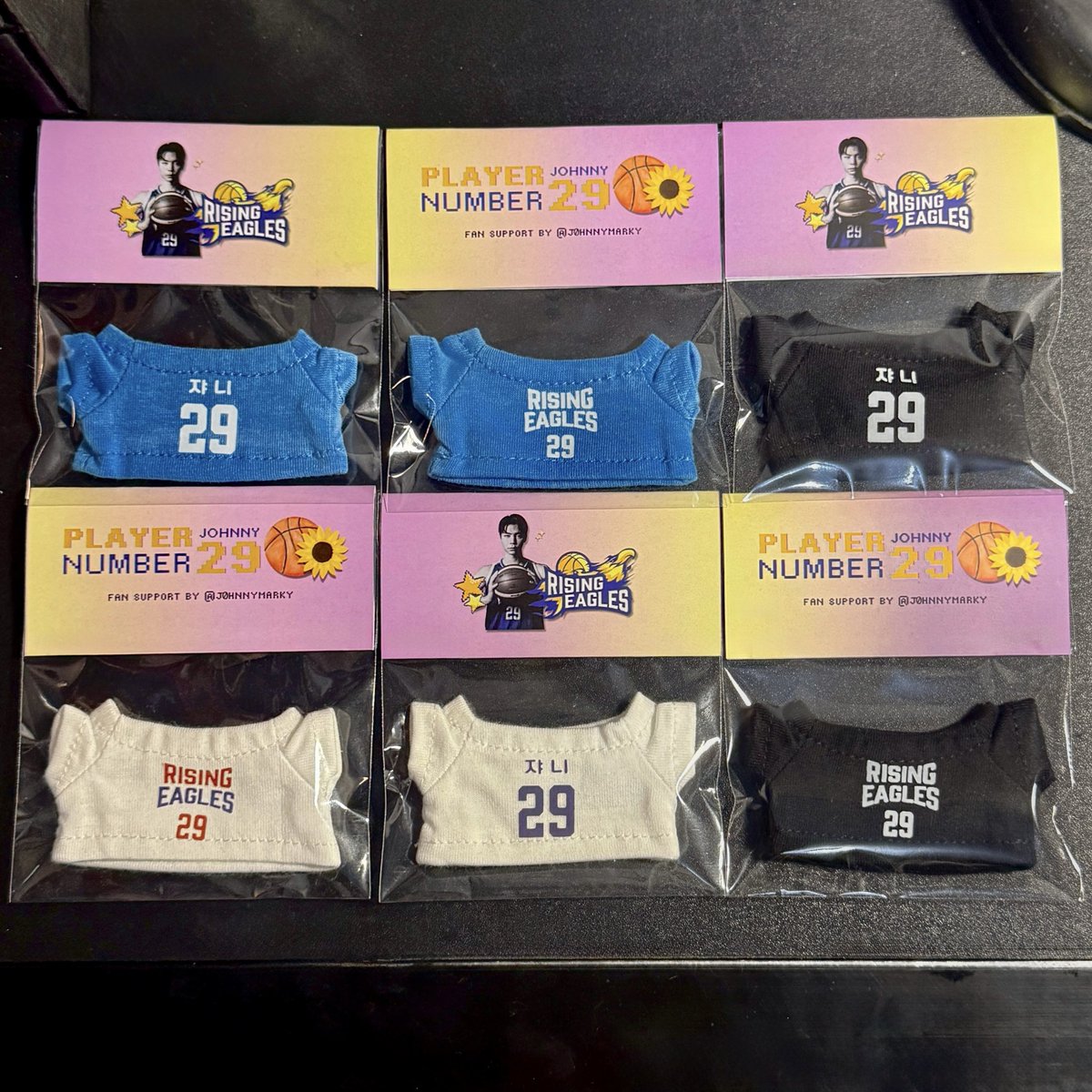 j0hnnymarky's tweet image. 🌻🏀 𝓟𝓵𝓪𝔂𝓮𝓻 𝓝𝓾𝓶𝓫𝓮𝓻 𝟮𝟵: #𝗝𝗢𝗛𝗡𝗡𝗬 🏀🌻
— fan support by @j0hnnymarky
• johnnycal mini standee
or
• tshirt for 10cm doll (for johnnycal, carajohn)
📍MOA Arena
🗓️October 26th
🕥 TBA
- very limited qty, venue claim only
#DunkItJohnnySuh
#BenchShootOfAsia…