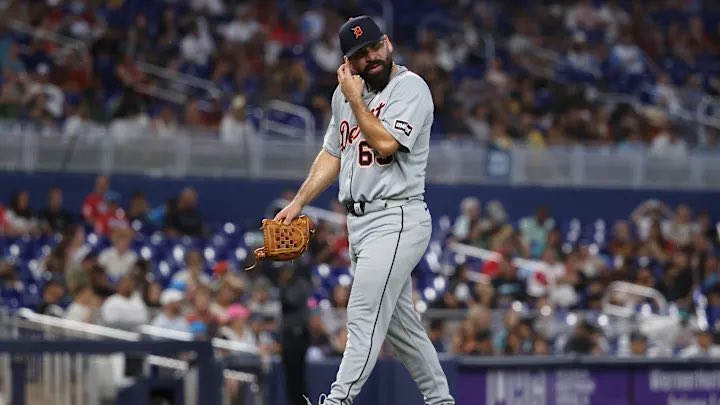 SleeperTigers's tweet image. Tigers upcoming free agents with an option for 2026:⤵️

🔸Jose Urquidy (Club Option, $4 mil)
🔸Paul Sewald (Mutual Option, $10 mil)
🔸Jack Flaherty (Player Option, $20 mil)

Would you like to see any of these guys brought back next year?🤔