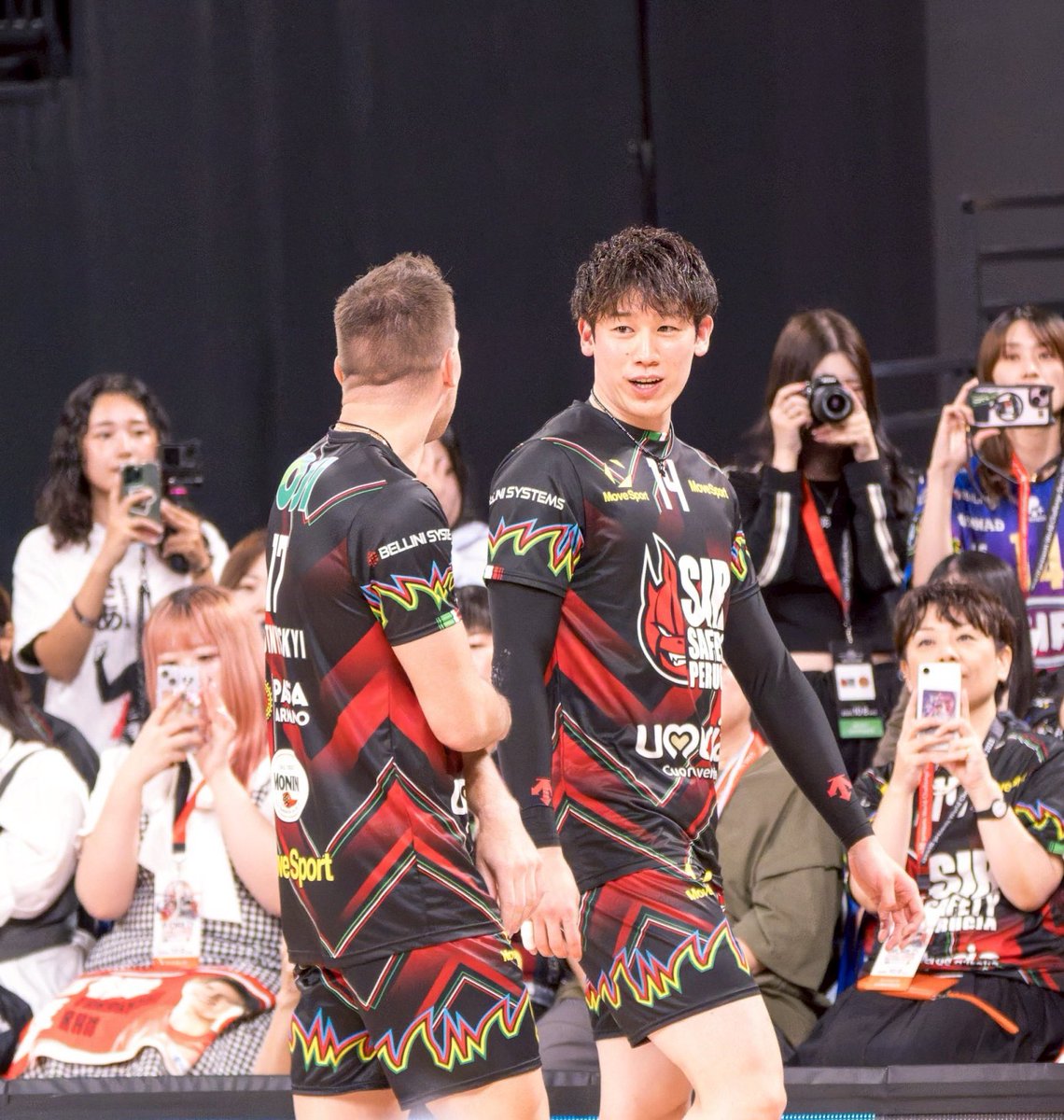 pnpn_0610's tweet image. 📷2025.10.08 WCS2025
ニツキと談笑しながら選手入場に向けて一旦撤退💨
#石川祐希 選手
#OlehPlotnytskyi
#BlockDevils 
#wcs2025