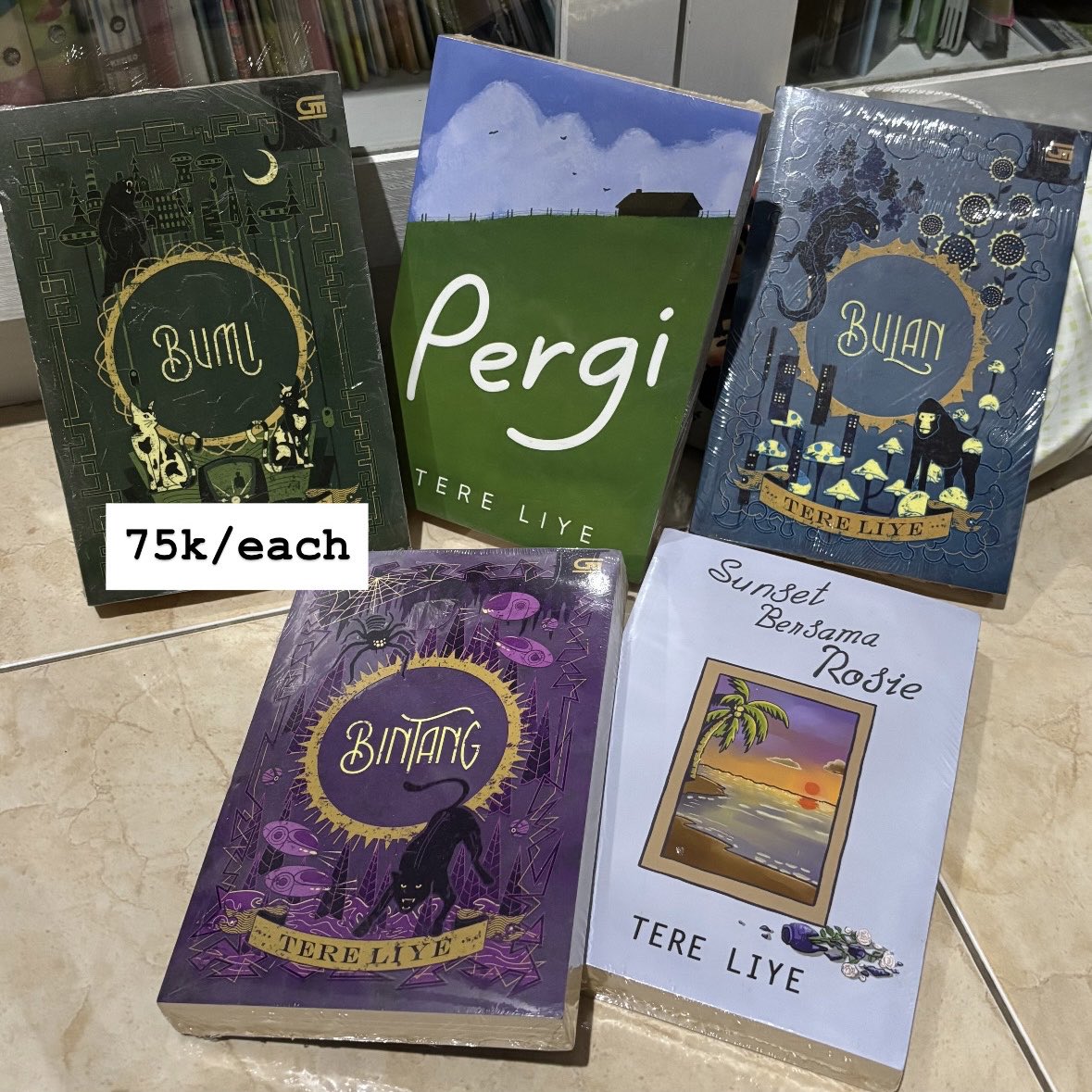 wts // want to sale
novel tere liye new (sealed)
-> pergi, bumi, bulan, bintang, sunset bersama rosie

⭐️ 75k masih bisa nego
⭐️ dom jogja
⭐️ co by shopee - adm 12%