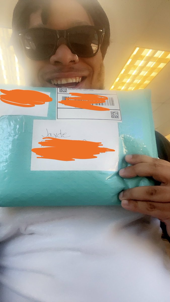 LAST PACKAGE HAS ARRIVED!!! MY SIGNEDDDDD VARIANT!!! Thank you again so much to <a href="/Midwest_Swiftie/">MidwestSwiftie</a> for helping orchestrate this WHOLE thing!! I now have to patiently wait to fly back and see the keeper of the variants!