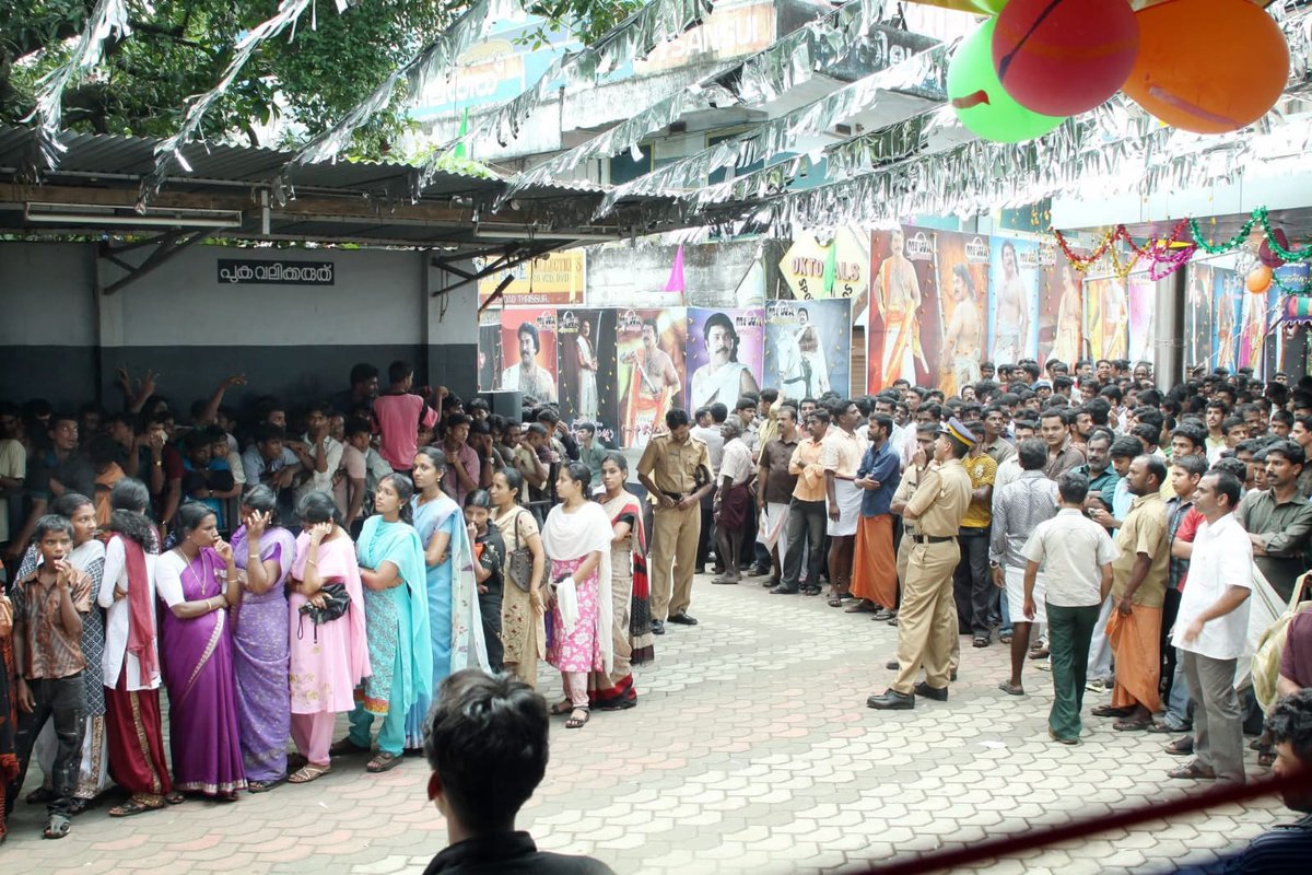 cineclub369's tweet image. പഴശ്ശിയുടെ യുദ്ധങ്ങൾ കമ്പനി കാണാൻ പോവുന്നതേയുള്ളു.. 😊🔥

Good old days.. 🤍

#PazhassiRaja #Mammootty