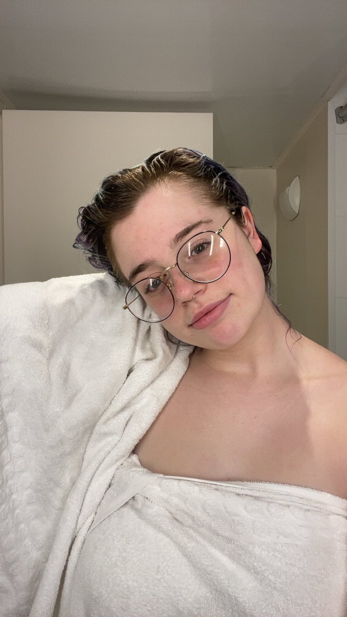 krissykream69's tweet photo. I wish you were in the shower with me tehe https://t.co/yrzgQJ5eY7