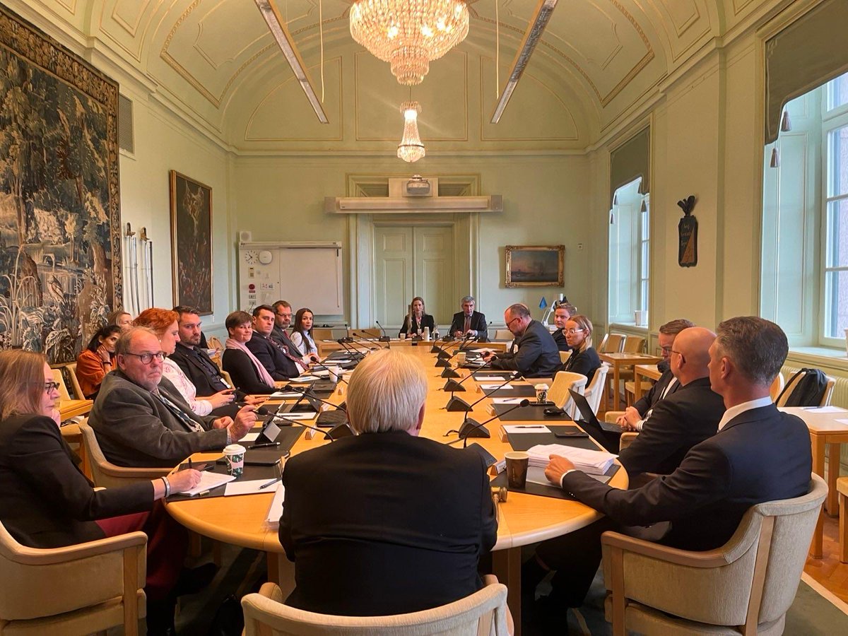 It may look like I’m being interrogated 😄 but I actually had the honour to speak before the Defence Committee of the 🇸🇪🇸🇪 Parliament.

We discussed how Europe’s shift from solidarity to building factories defines the new phase of support for Ukraine. 

Thanked MPs for support.