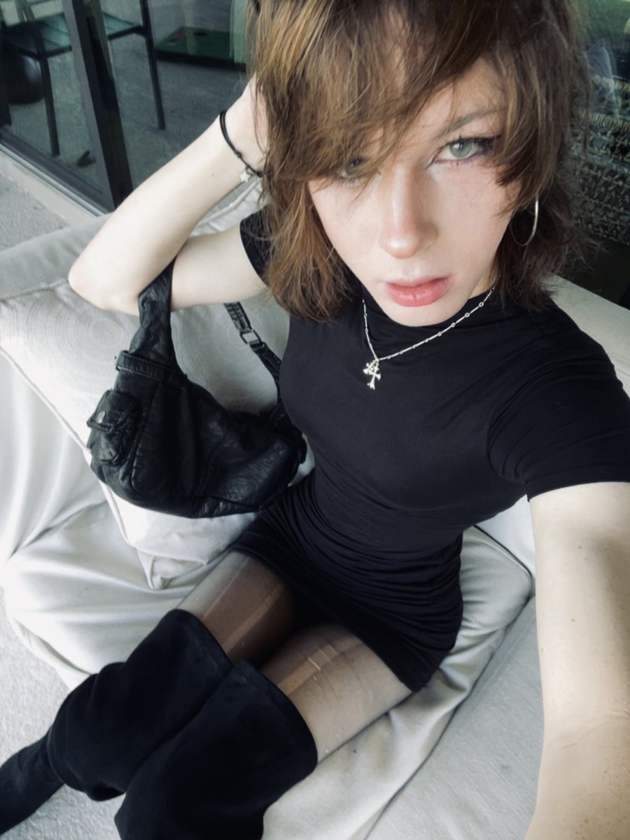 weirdrandomguy5's tweet image. hallllooooo :D #femboy #crossdresser