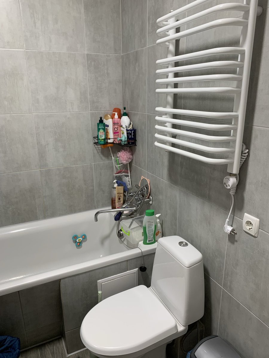 Друзі, в звʼязку з останніми подіями, шукаю адекватних квартирантів, які затишно собі будуть жити в нашій квартирі в Долині (Ів.Фр.обл) На довгий термін. Можна переселенцям, з дітками, навіть з тваринами, але є нюанс: в квартирі живуть наші кішечки, яких ми плануємо забрати