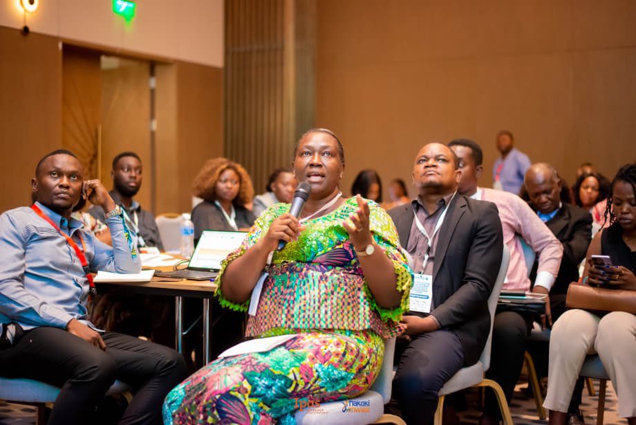 jessie_mataya's tweet image. #Travaux en groupe  
#DialogueNational  

Revivez les temps forts du #J3 :  

Après un travail acharné, chaque groupe restitue en plénière les résultats obtenus.

Un plan d'action et une feuille de route sont proposés par chaque groupe de travail selon la composante attribuée.