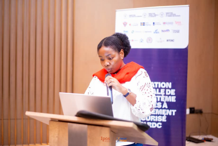 jessie_mataya's tweet image. #Travaux en groupe  
#DialogueNational  

Revivez les temps forts du #J3 :  

Après un travail acharné, chaque groupe restitue en plénière les résultats obtenus.

Un plan d'action et une feuille de route sont proposés par chaque groupe de travail selon la composante attribuée.