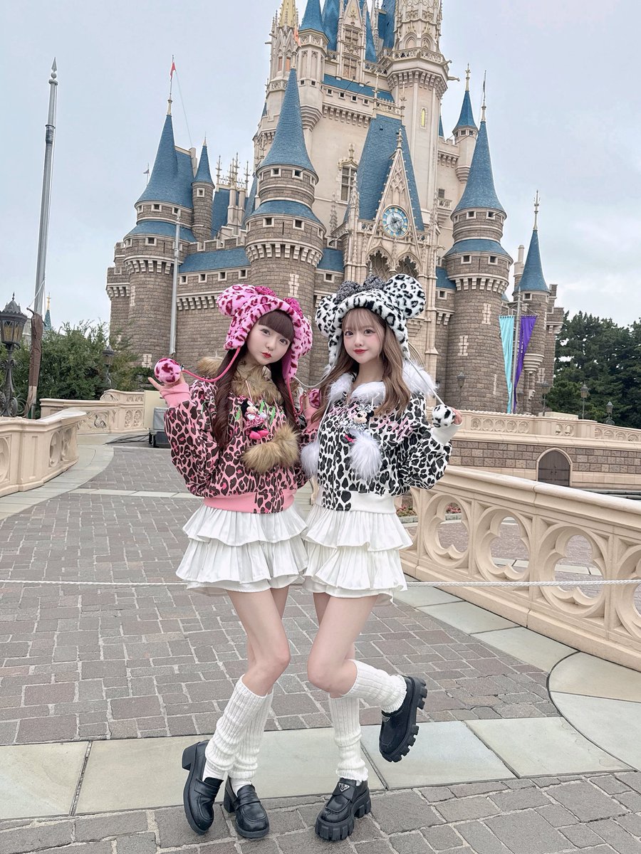 ディズニーで今日発売のヒョウ柄ミニーちゃん🩷🖤 超平成で