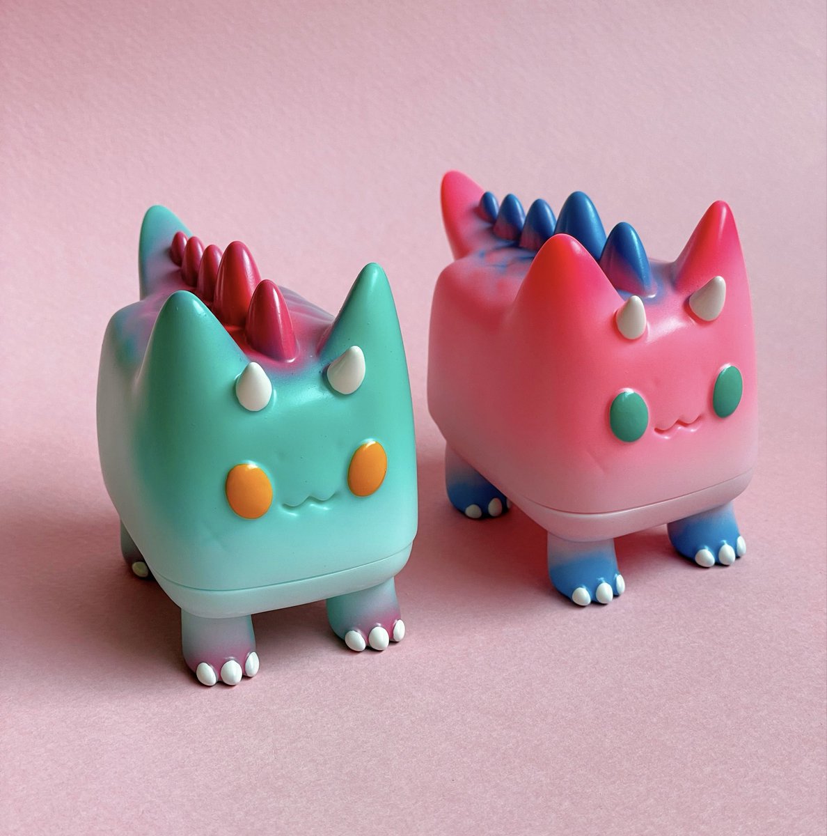 ratokimtoy's tweet photo. おもちゃ 向去止展 lineup -2
💖Sweet Home Cat
💛Dino Cat
💚KiKi ( Handmade keyring )
💙Follow the rainbow - goods
第0回 おもちゃ 向去止展
想像できることは創造できる
会場:IMAGINUS 3F企画展示室
2025/10/18(土)~19(日) 10時~17時
#おもちゃ向去止展 #koenji #okbase #imaginus
#ratokimtoy #ratoartwork