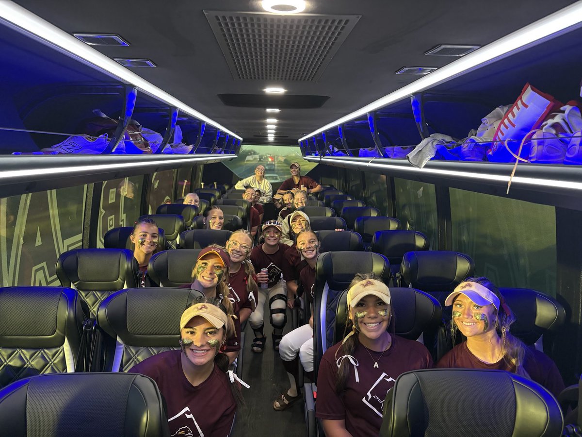 peytonmhector's tweet image. On our way to the HOF in OKC in the brand new bus!!🥳🥳 #takestate
@MojoPardue @blanchard_SBall