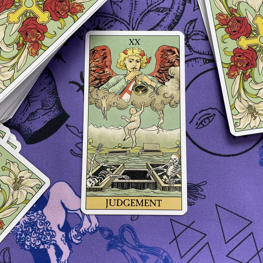 Permite que la protección divina ilumine cada uno de tus pasos, recordándote que en los desafíos siempre florece una oportunidad para crecer y encontrar la luz interior.