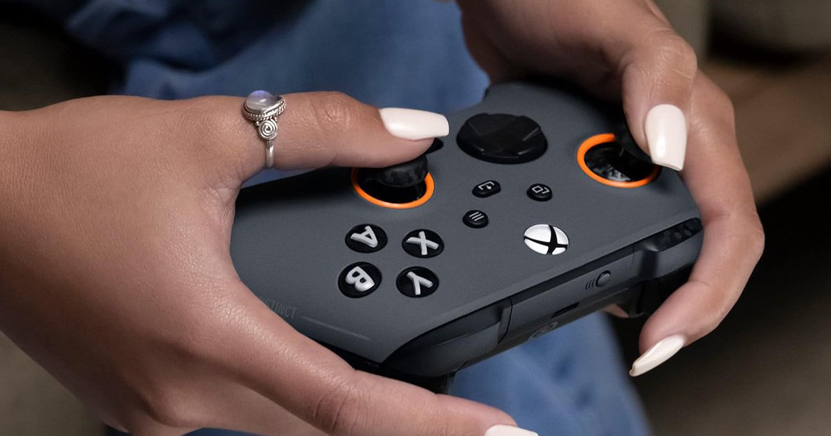 Hitekfr's tweet photo. SCUF Instinct Pro : la manette Xbox atteint son meilleur prix #SCUFInstinctPro #Xbox #manette https://t.co/jaMv5xkQbS https://t.co/YzBqkb8DYV