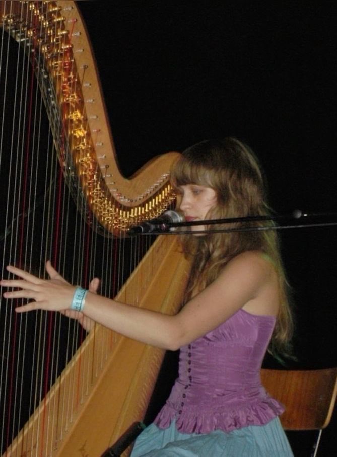 thiassou_'s tweet photo. 🚨 This is what we know about the next Joanna Newsom album !!!

• It will have songs
• It will be more than 1 minute long
• Joanna Newsom will sing on it
• Instruments will be played for the album
• The lyrics of the album will contain words https://t.co/rPbje4t5K0