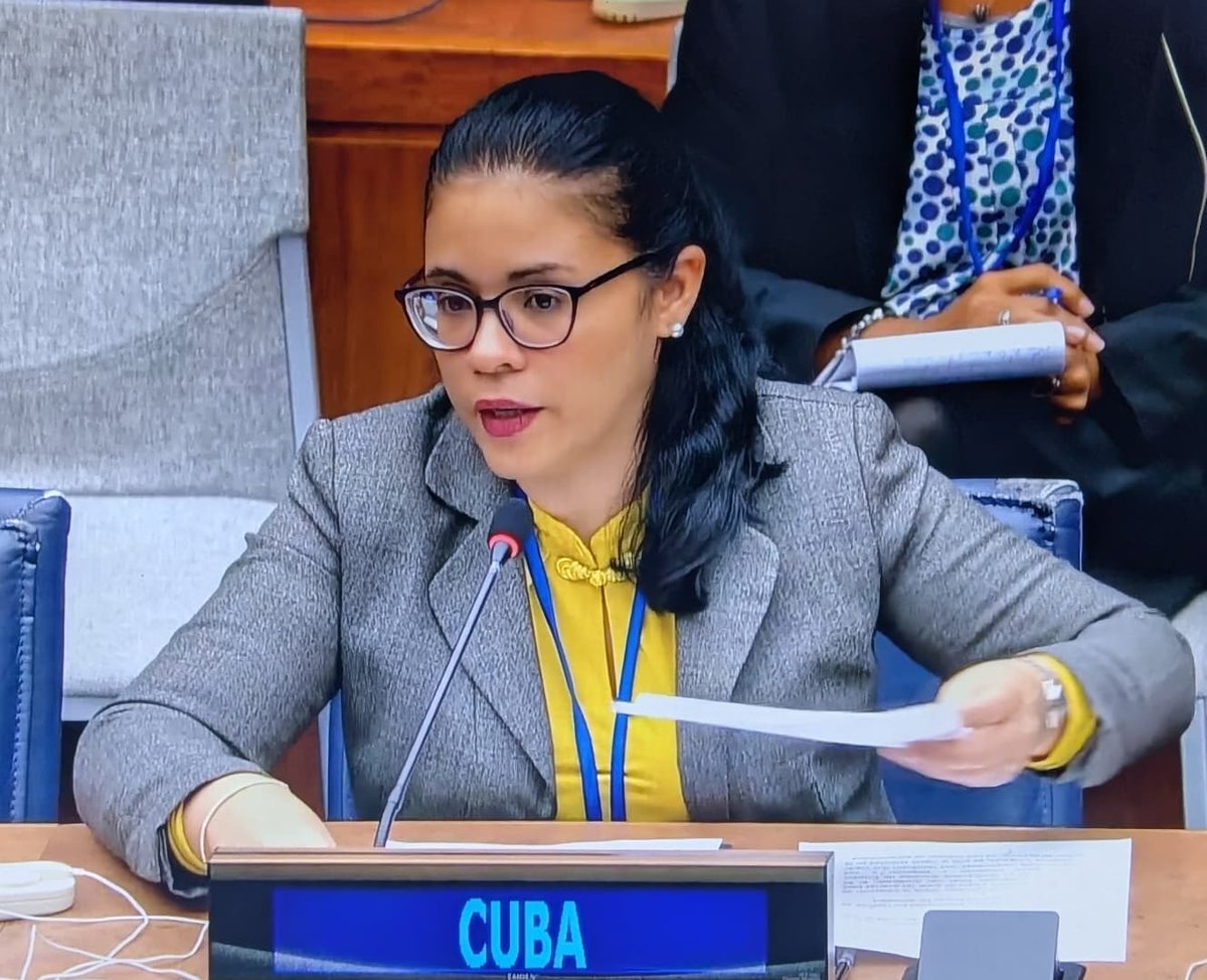 #Cuba reiteró en la Primera Comisión de <a href="/ONU_es/">Naciones Unidas</a> su llamado al desarme nuclear y la paz mundial

<a href="/DaylenisMorenoG/">Daylenis Moreno Guerra</a> 🇨🇺 ratificó que el bloqueo de EE.UU 🆚nuestro país, constituye una violación del Derecho Internacional y la Carta de Naciones Unidas

👀🔗📄↘️
misiones.cubaminrex.cu/es/articulo/cu…