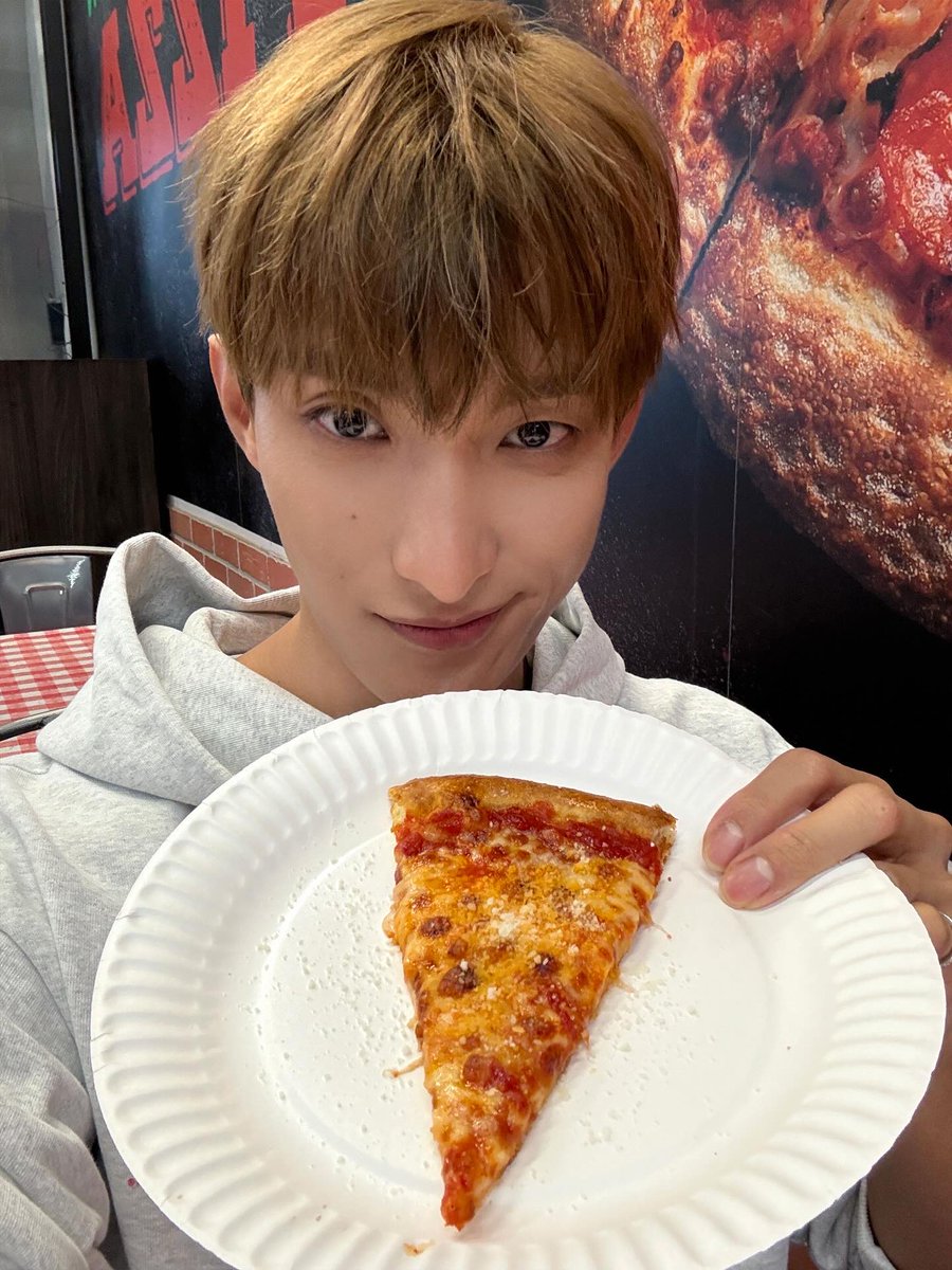 voxember's tweet image. napagbigyan na nga sa cravings niya, nag shopping pa para sa batang dinadala niya ay sobrang spoiled naman talaga ng buntis na yan