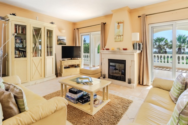 algarve_news's tweet image. 3 Bedroom Villa For Sale, with Panoramic Views &amp;amp; Private Pool - Budens, Vila do Bispo. 
algarvedailynews.com/property-news/…
#3bedroomvillawithpool #panoramicviews #golfproperty #Budens #ParqueDeFloresta #propertyforsale #realestate #investmentproperty #Algarve