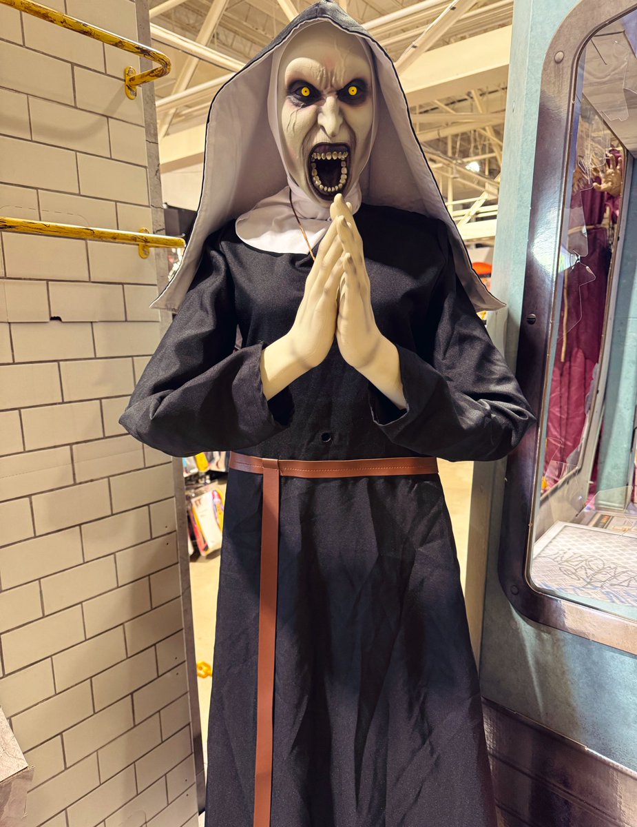 CardiacDrop's tweet photo. Scenes from the Chopping Mallโฆ (3) ๐ช
#SpookySpirit ๐ชฆ https://t.co/J4B3Bqbk3t