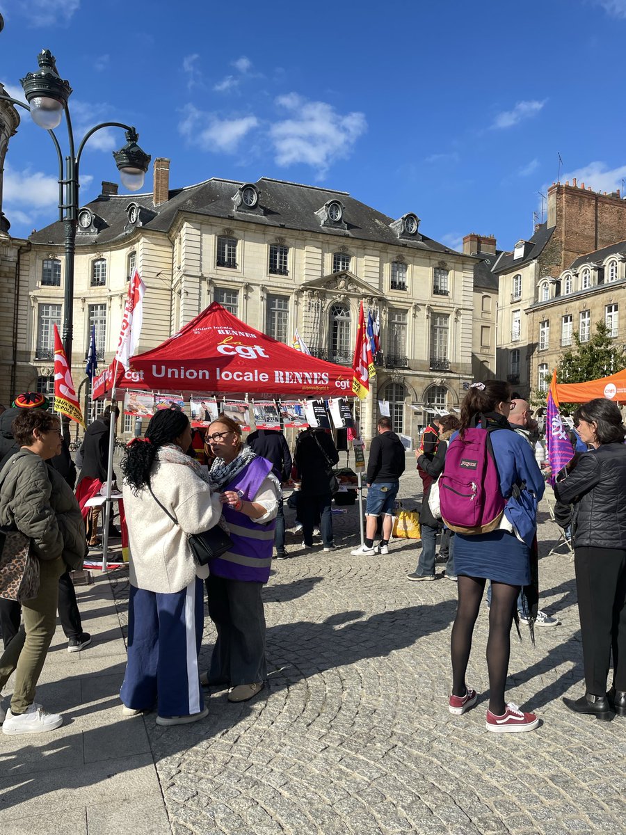 À #Rennes, ce midi, les agents de la Ville et de la Métropole rennaise dénoncent la destruction des services publics et la précarisation des travailleurs.

Assez de sacrifices pour enrichir les puissants : les agents se mobilisent et nous sommes avec eux !