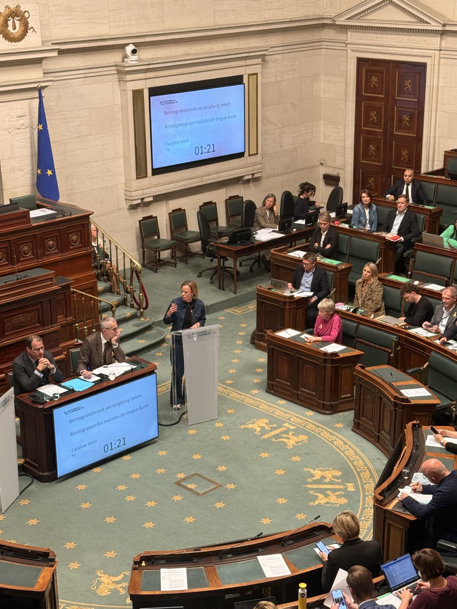 pslachambre's tweet image. Après les #chômeurs, voilà que la droite s’en prend aux #malades ! Les personnes en incapacité seraient « trop nombreuses » et « trop coûteuses ». Mais 1 entreprise sur 4 n’a AUCUNE politique de réintégration ! Assez du mépris. Les malades ne sont pas coupables d’être malades.