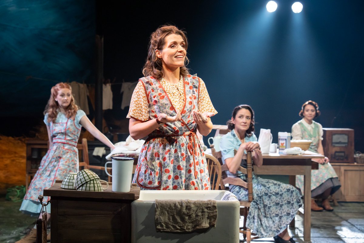 ChronicleEditor's tweet image. Never seen Dancing at Lughnasa before but Brian Friel&apos;s masterpiece turned out to be a truly memorable night out at @rxtheatre in Manchester with its exceptional cast. It runs until November 8 and a review can be found here: cheshire-live.co.uk/whats-on/revie…