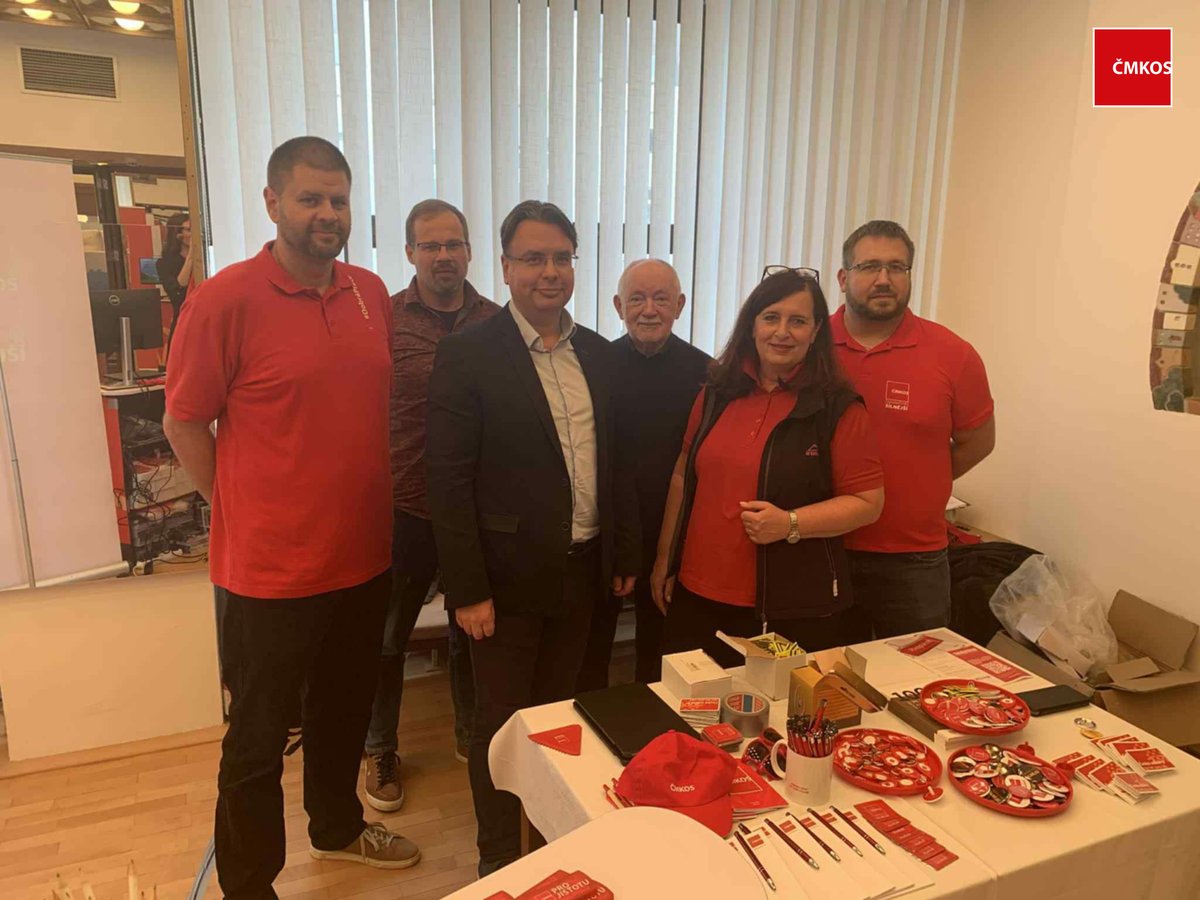 odbory's tweet image. 📍 Dnešní burza práce a vzdělávání v Prostějově

💬 Na stánku ČMKOS ve Společenském domě (Komenského 6) čekal návštěvníky náš skvělý tým, právní poradna, zábavný kvíz o práci, brožury zdarma i drobné dárky.

🔗 1url.cz/9JZ6d

#Prostějov #ČMKOS #odbory @JStredula