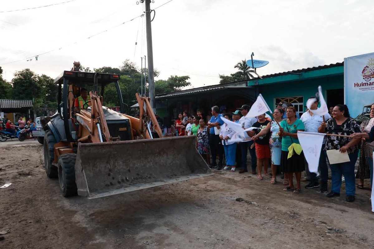 La presidenta municipal, Mari Luz Velázquez Jiménez, dio el banderazo de inicio a los trabajos de pavimentación, construcción de guarniciones y banquetas en el poblado C-31, una obra integral que mejorará la movilidad y la imagen urbana de la comunidad.

facebook.com/share/p/1CfGjd…