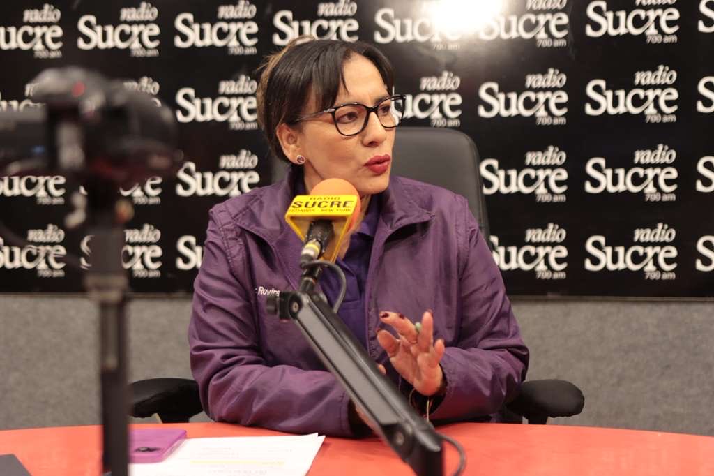 <a href="/zaidarovira/">Zaida Rovira</a> en <a href="/radio_sucre700/">Radio SUCRE 700 AM</a> señaló que la mayor campaña es el trabajo que realiza el Gobierno, articulando con la ciudadanía para mantener la gobernabilidad.
Hay que recoger el sentimiento popular, la ciudadanía busca un marco constitucional que se ajuste a las necesidades.