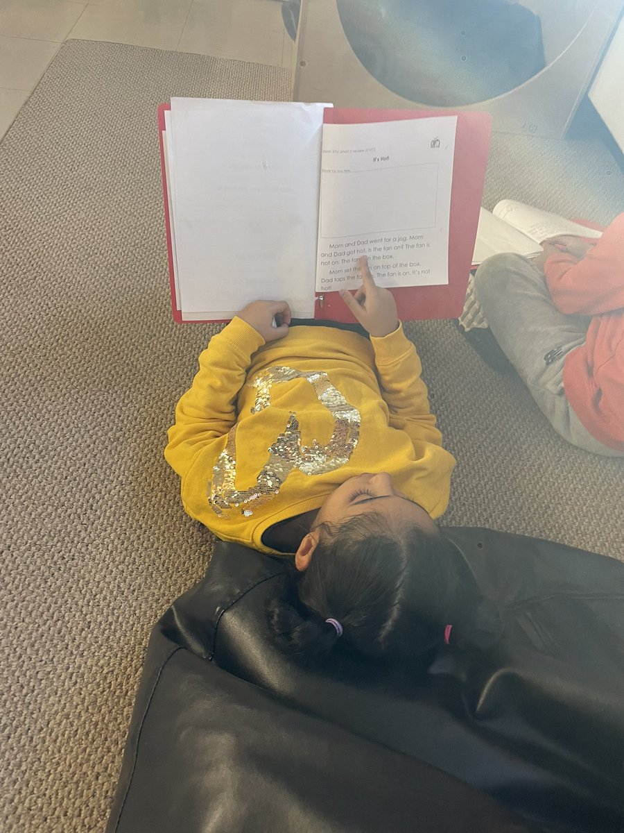 Kelly Holbrough tweet media